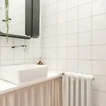 Avec Salle De Bain Et Acces Independant Δωμάτια σε οικογενειακή κατοικία *