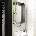 Avec Salle De Bain Et Acces Independant *