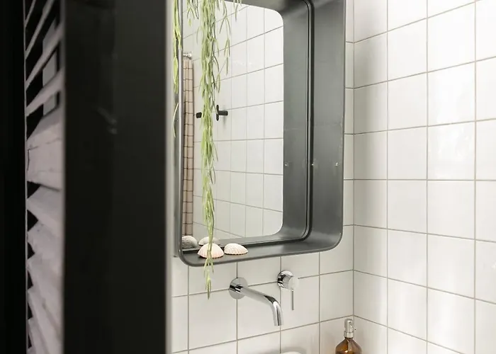 Avec Salle De Bain Et Acces Independant *